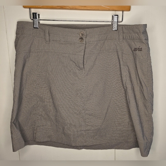 Avia athletic grey skort lg, with zipper fly and pocket, belt loops. Well made - Picture 1 of 8